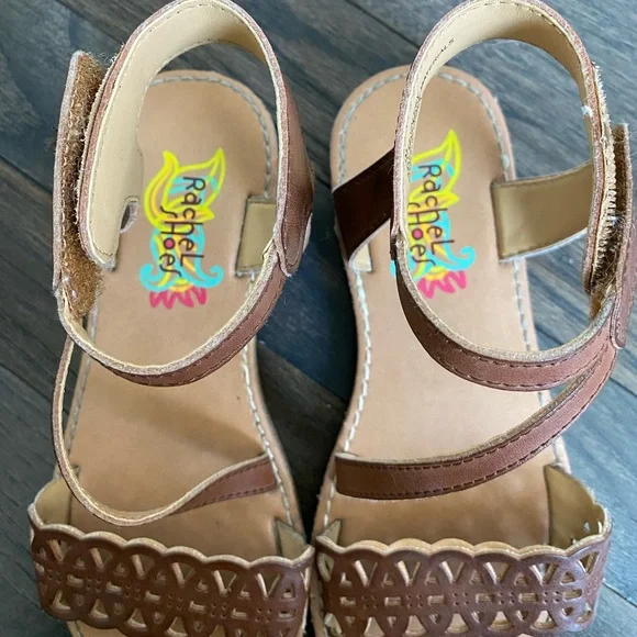 🛎️ Clearance Rachel Shoes Girls Brown Sandals Ankle Strap Size 1 - Picture 2 of 8